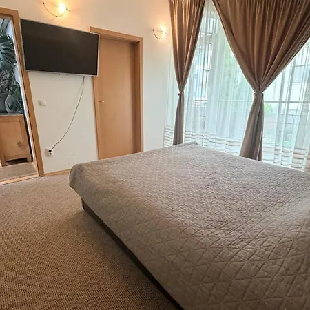 Harmony Haven - Spacious 4br House With Free Parking Будинок відпочинку *