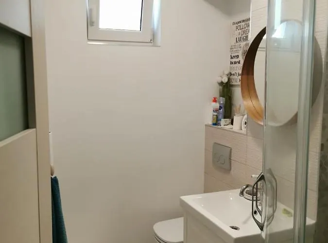 Harmony Haven - Spacious 4br House With Free Parking Tatil Evi Kaloşvar