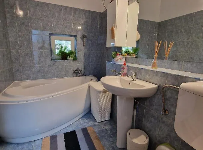 Harmony Haven - Spacious 4br House With Free Parking Σπίτι διακοπών